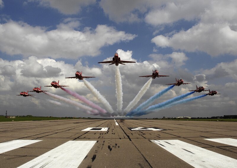 Red Arrows Jets Flying