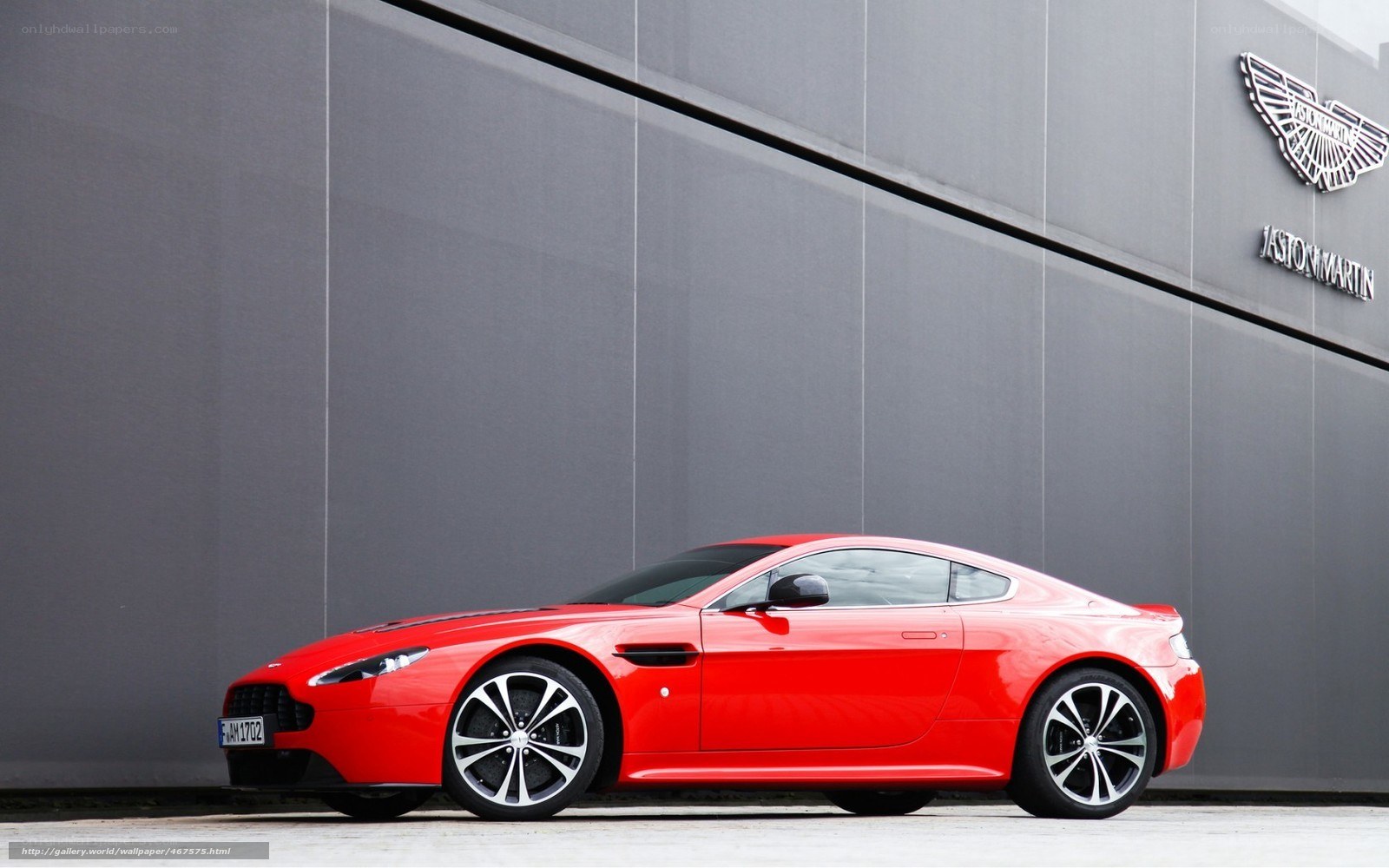 Red Aston Martin V8 Vantage