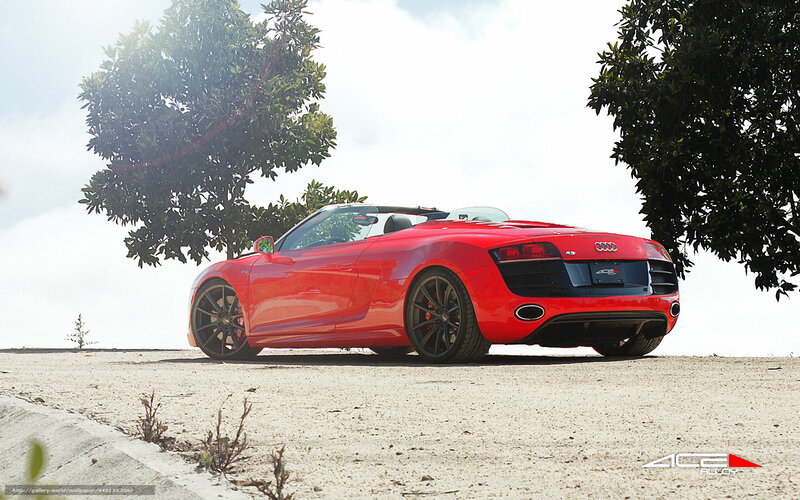 Red Audi R8 Spyder