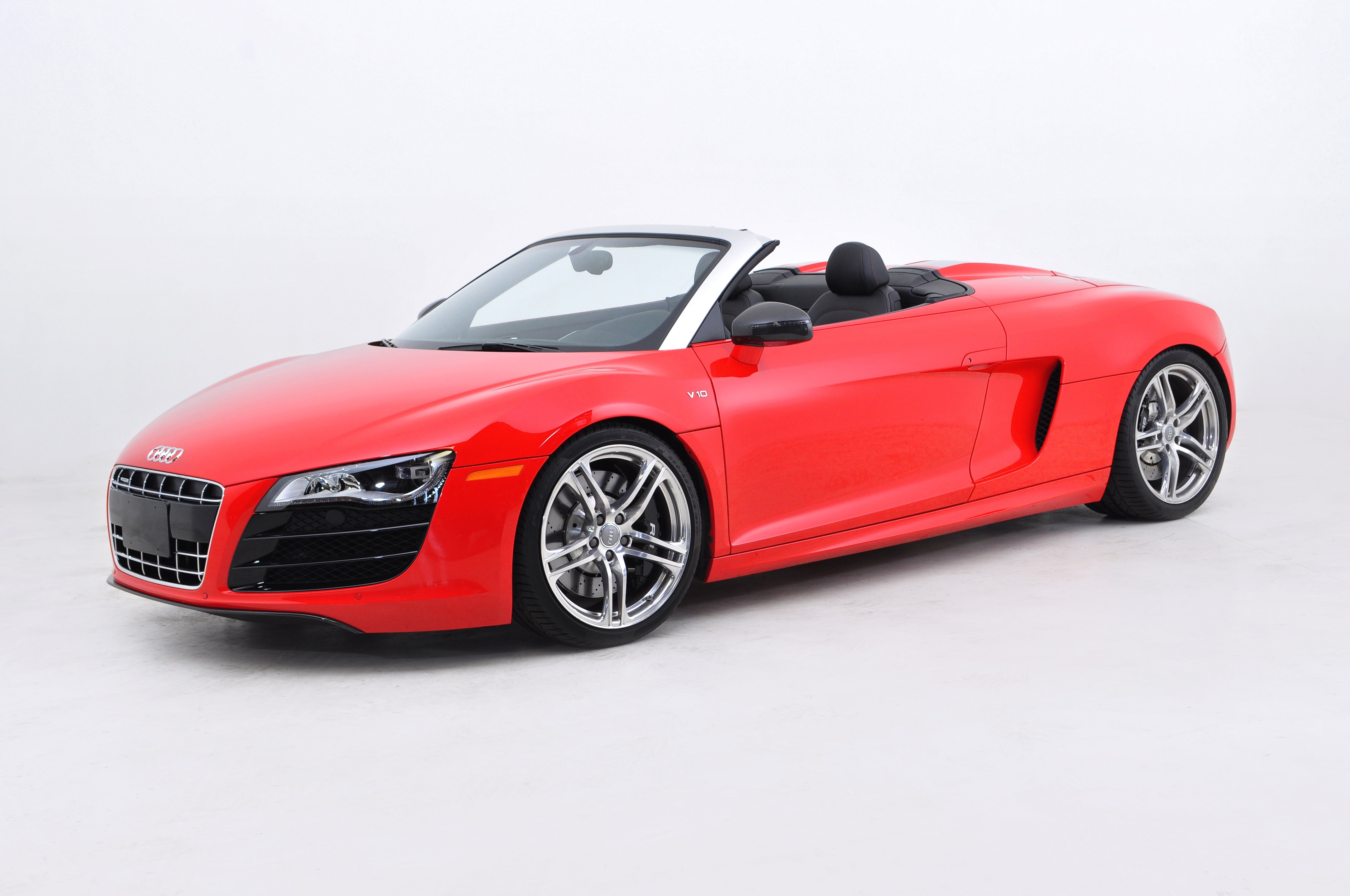 Red Audi R8 Spyder
