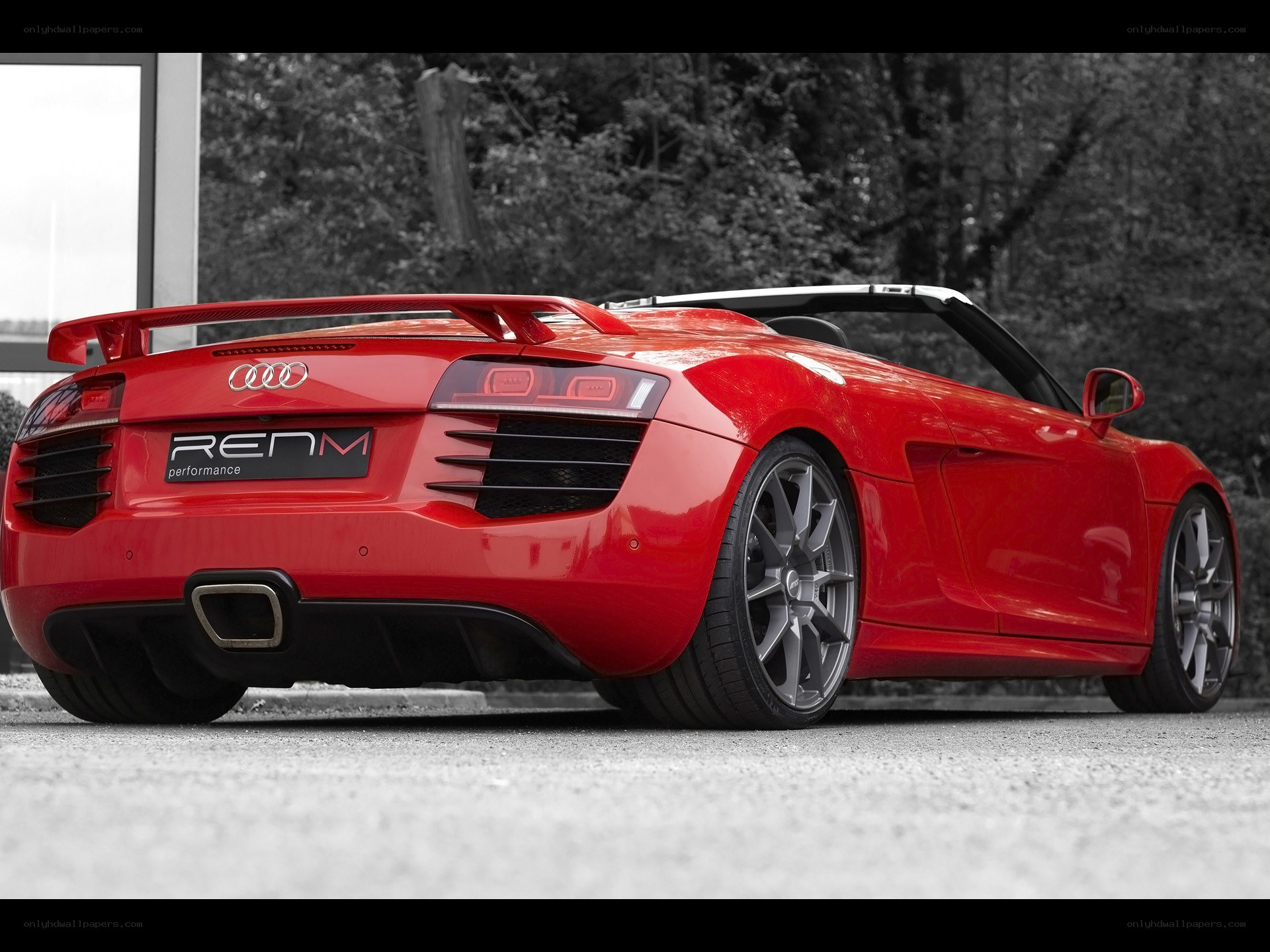 Red Audi R8 Spyder