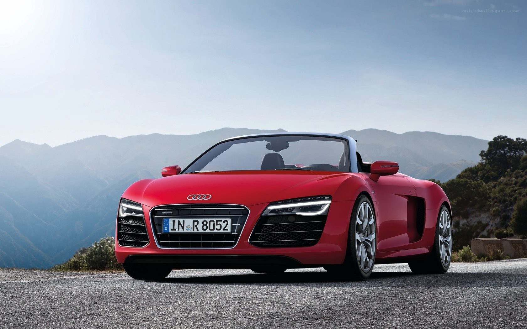 Red Audi R8 Spyder