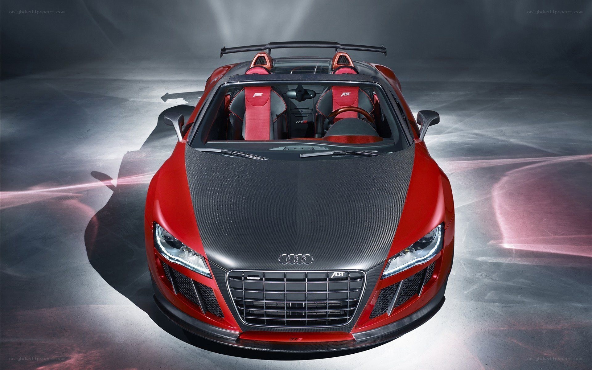Red Audi R8 Spyder