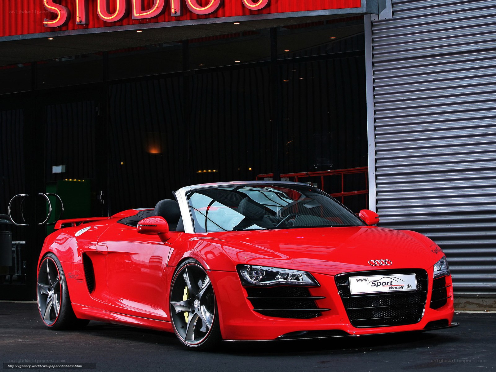 Red Audi R8 Spyder