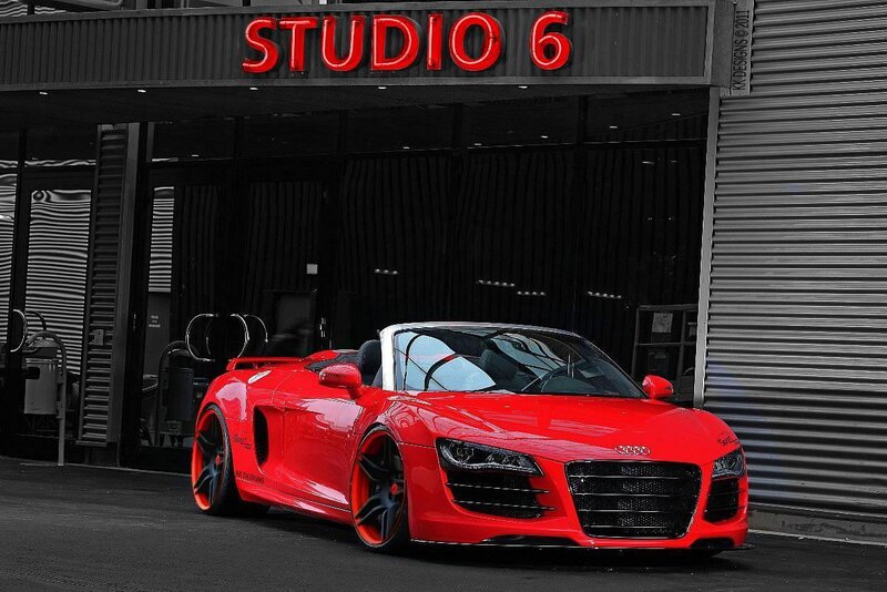 Red Audi R8 Spyder — Dramatic