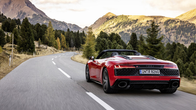 Red Audi R8 Spyder — Dynamic, Afternoon