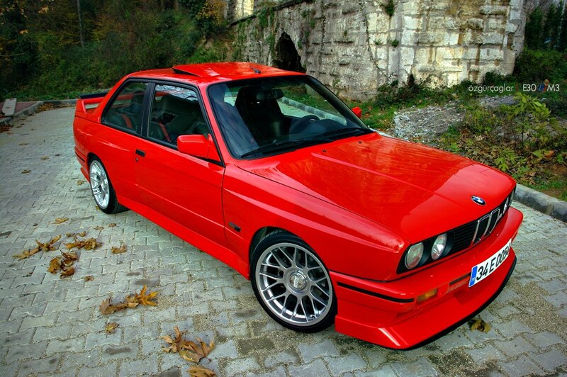 Red Bmw E30 M3 — Calm