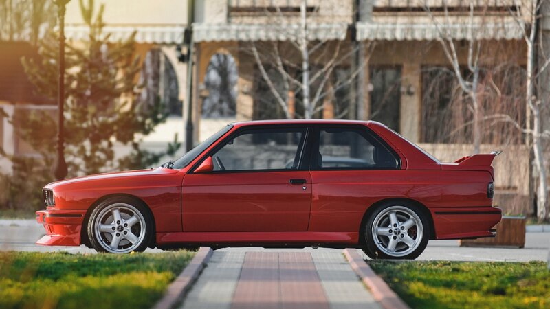 Red Bmw E30 M3