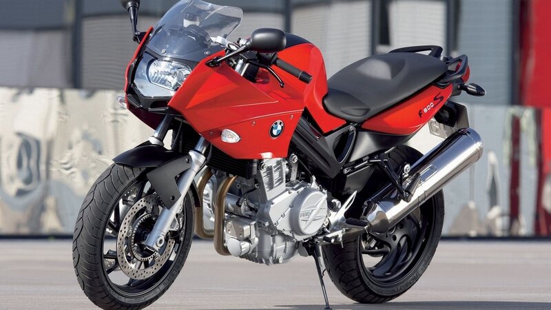 red bmw f800s motorcycle