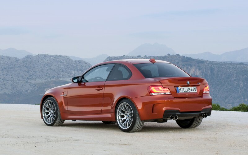 red bmw m1 coupe