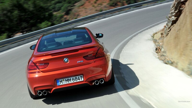 Red BMW M6 Car — Dynamic