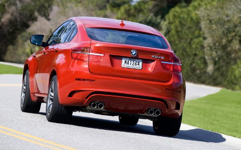 Red BMW X6 M — Calm