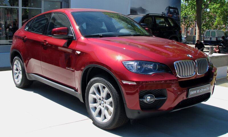 Red BMW X6 xDrive35d