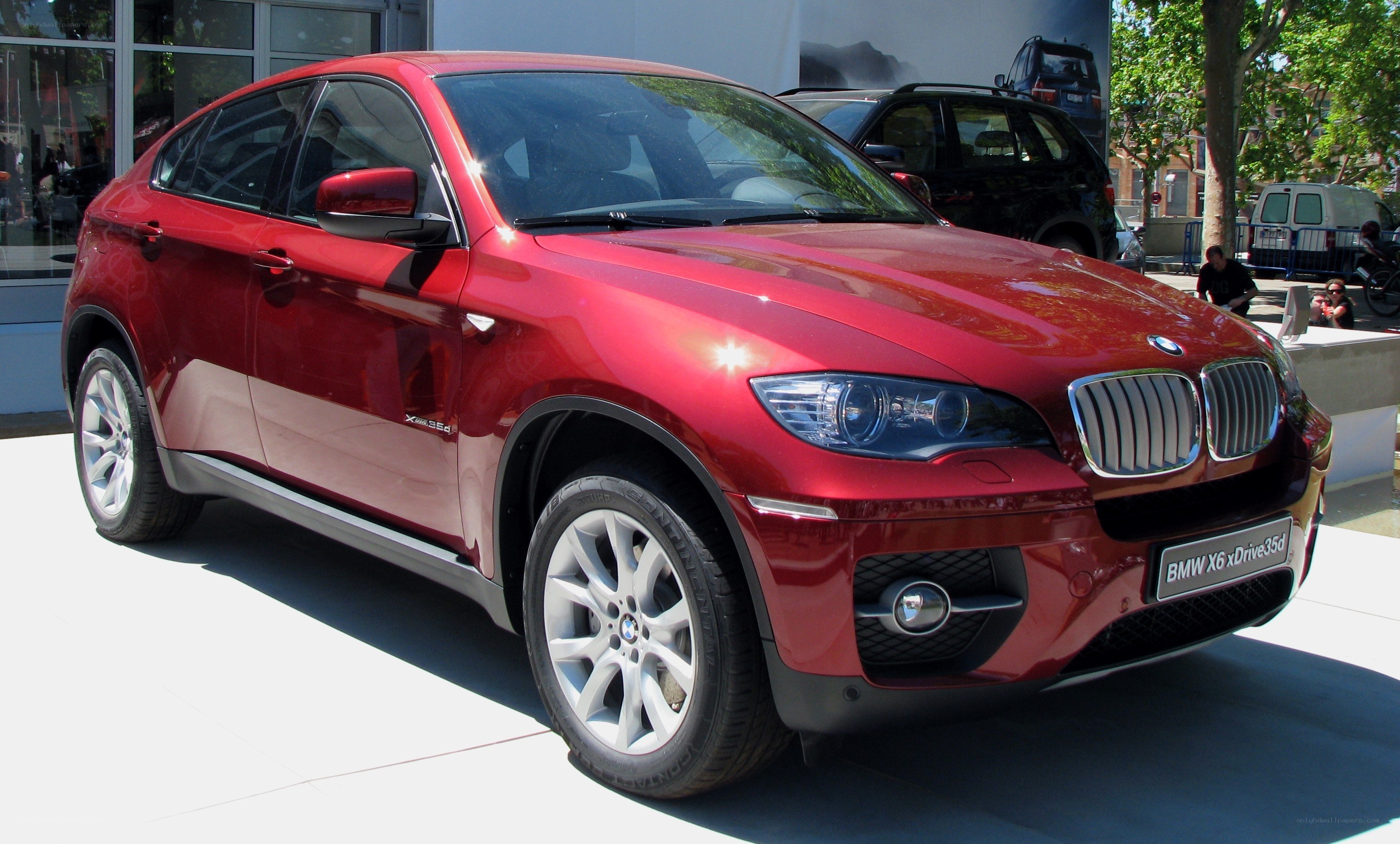 Red BMW X6 xDrive35d