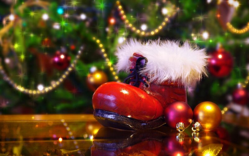 Red Boot with Fur Trim — Festive