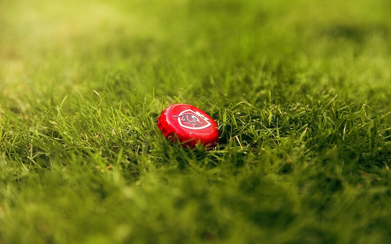 red bottle cap on grass