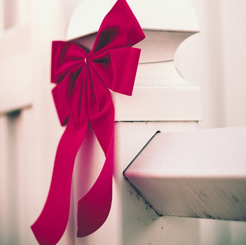 Red Bow on White Post