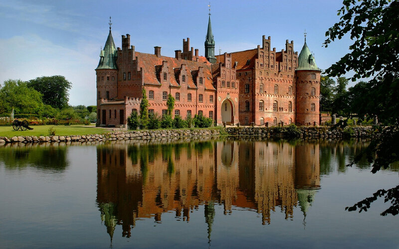 Red-brick Castle — Brown, Serene