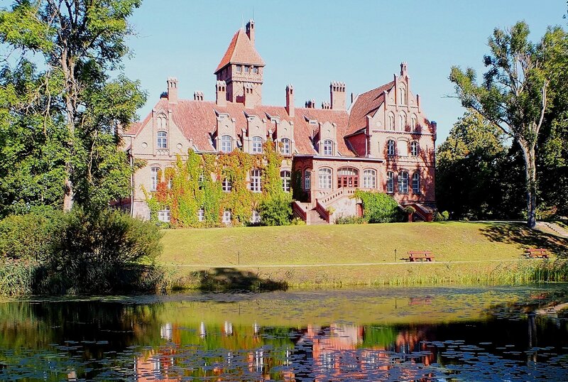 Red-brick Castle — Green