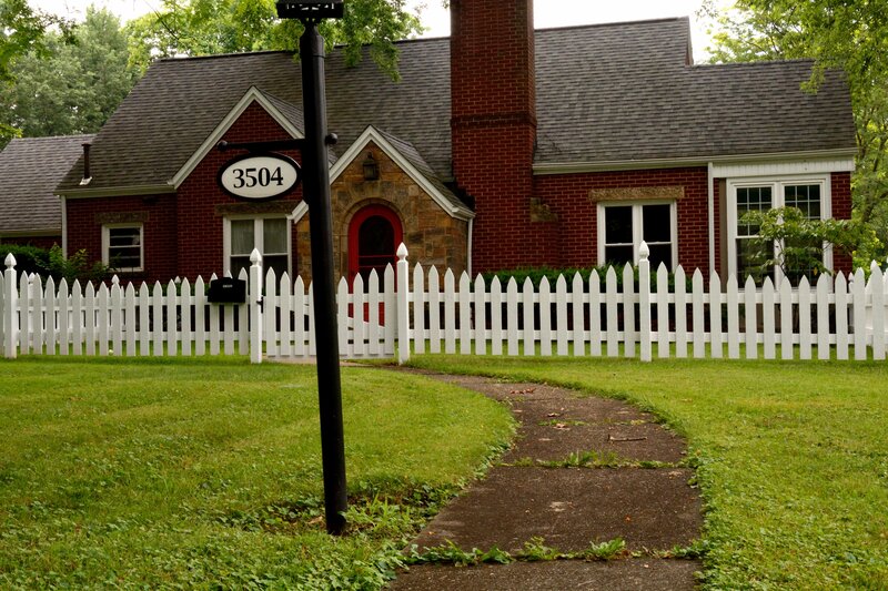 Red Brick House — Green, Calm