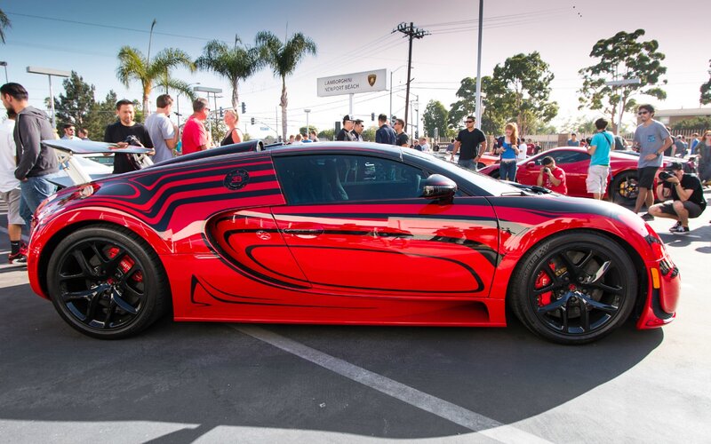 Red Bugatti Veyron — Outdoor