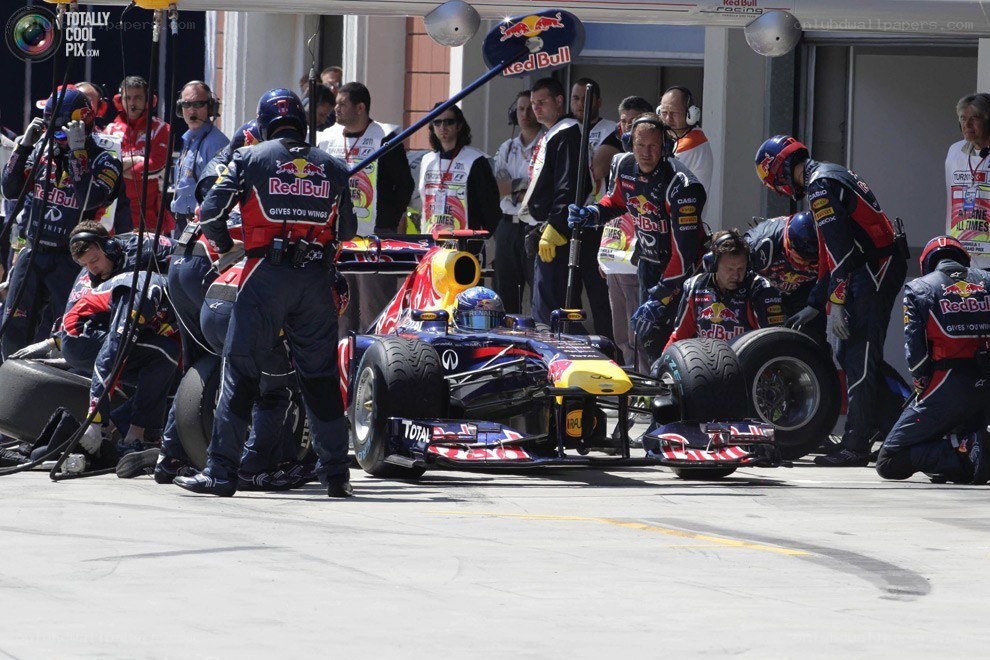 Red Bull pit stop in action
