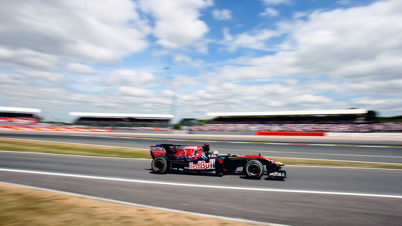 Red Bull Race Car — Dynamic