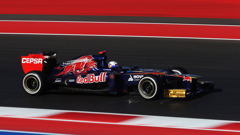 Red Bull Racing Car — Dynamic