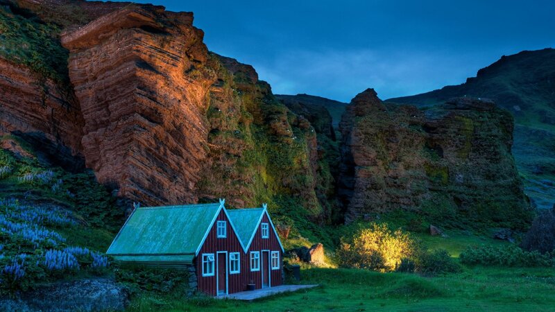 Red Cabin in Canyon