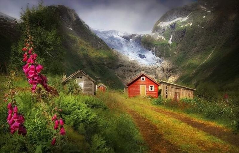 Red Cabin in Valley — Green, Serene