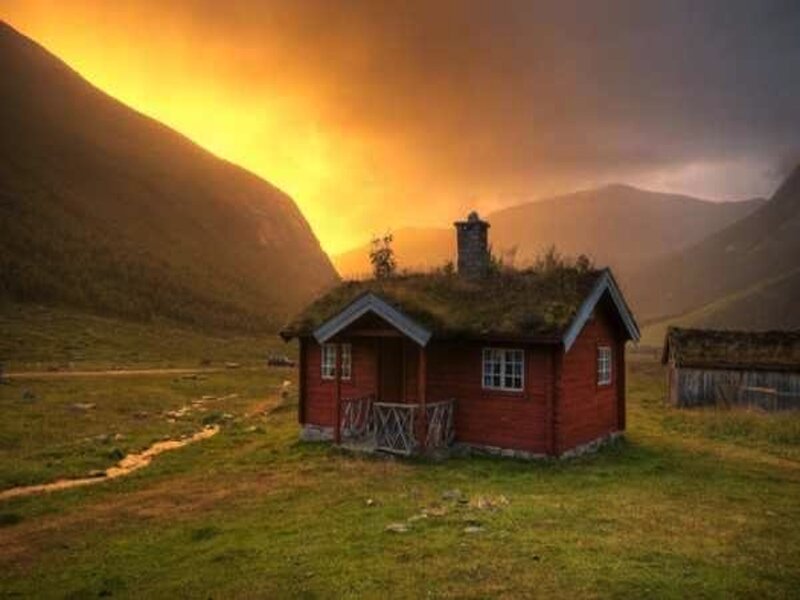 Red Cabin in Valley