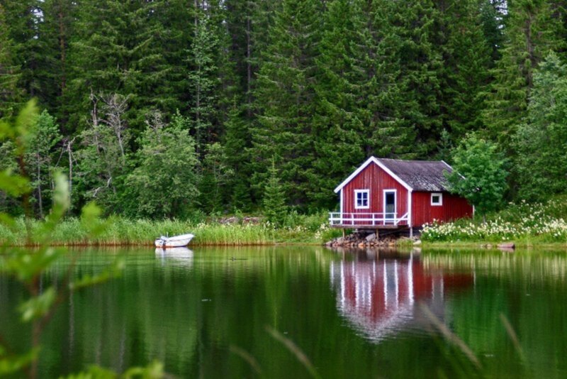 Red Cabin on Lake — Green