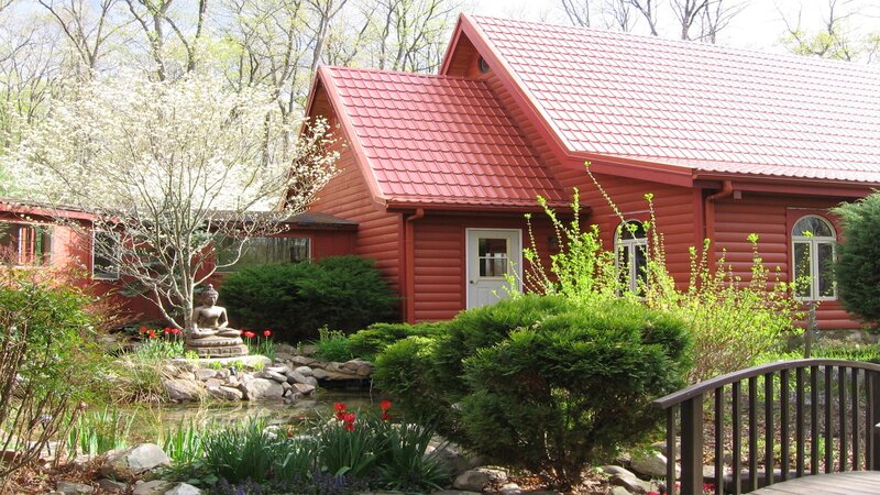 Red Cabin with Garden