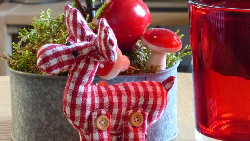 Red-checkered Deer Figurine