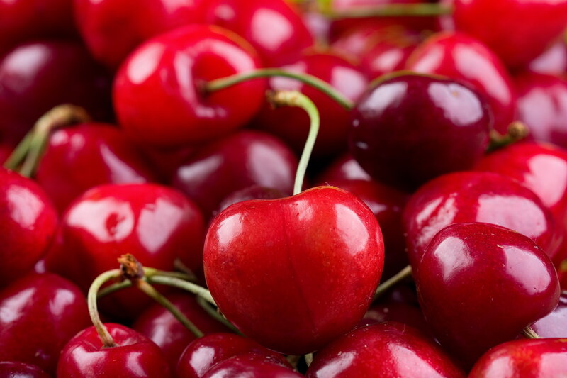 Red Cherries in a Pile — Fresh, Photograph