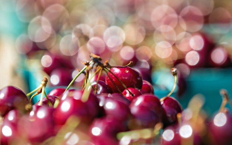 Red Cherries in Focus — Natural