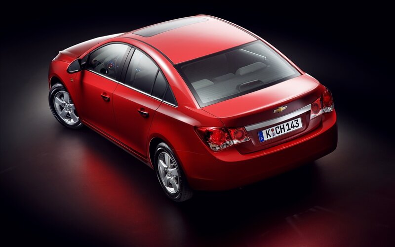 red chevrolet cruze sedan