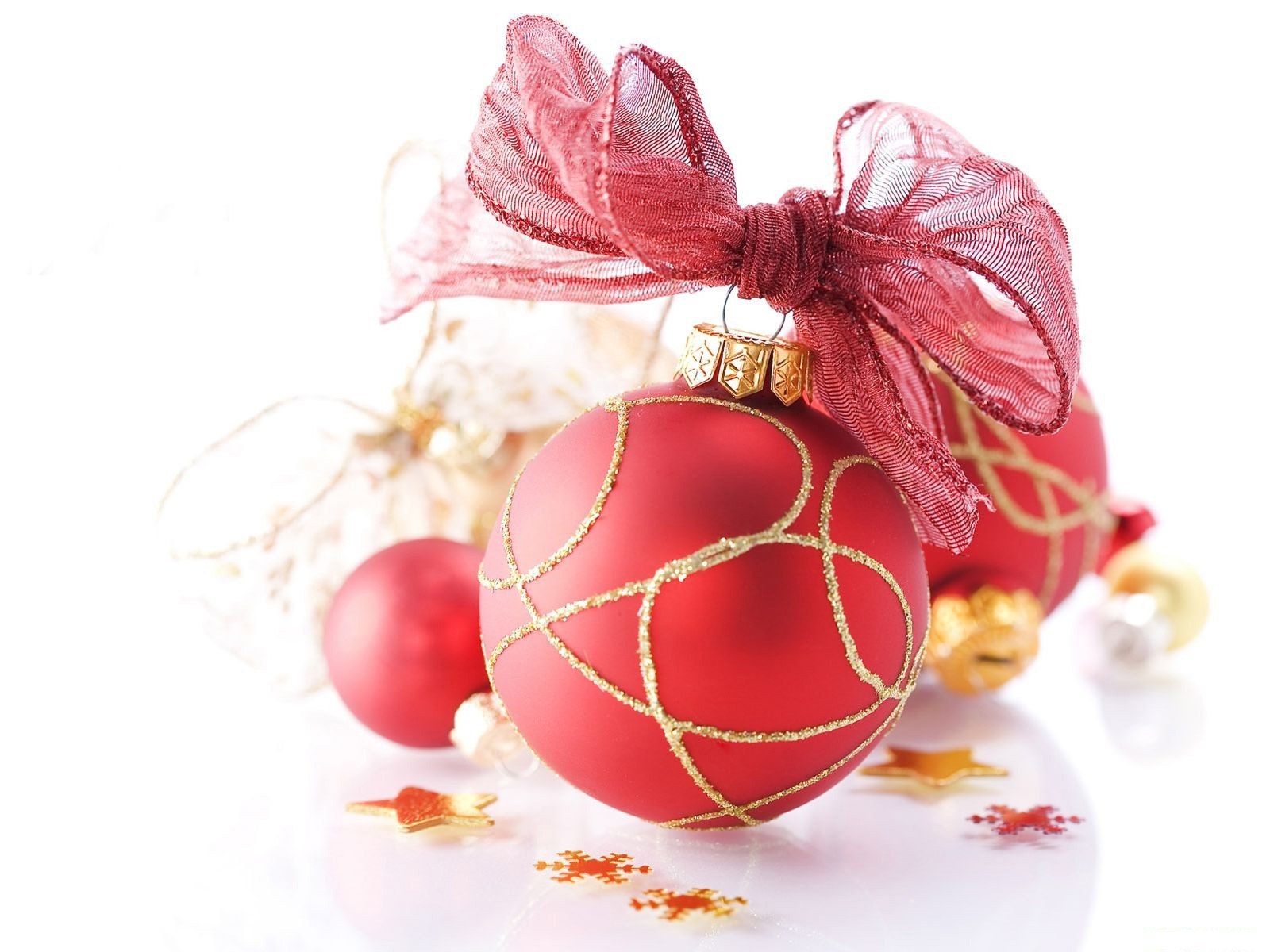 Red Christmas ornament with bow