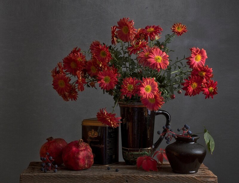 Red Chrysanthemums in Vase — Dramatic