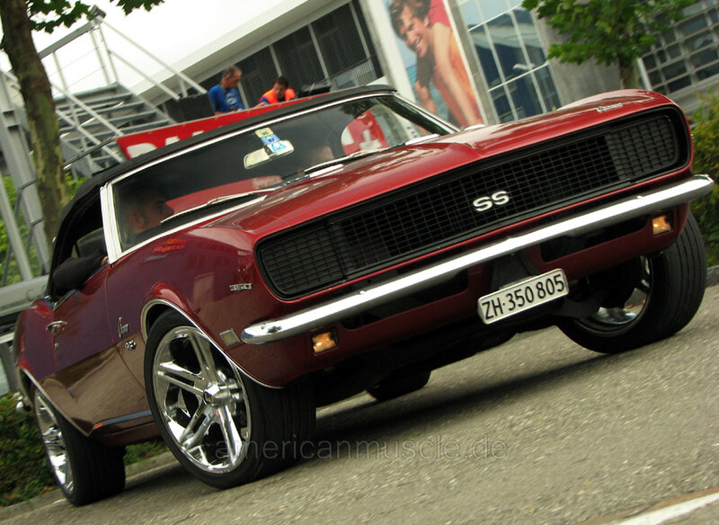 Red Classic Convertible — Dynamic