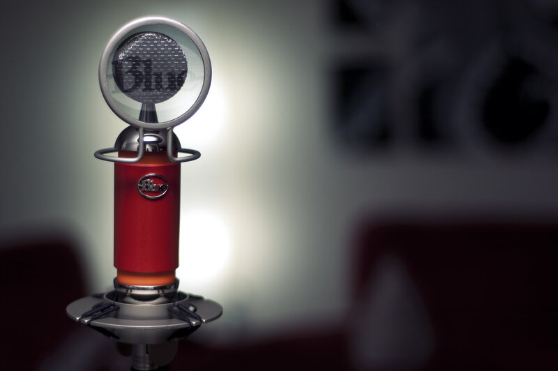 Red condenser microphone