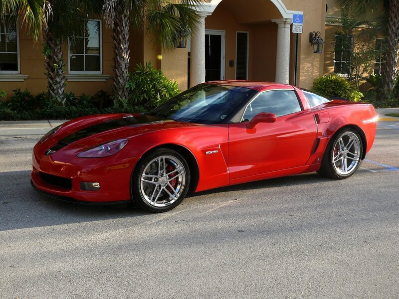 Red Corvette C6 — Calm
