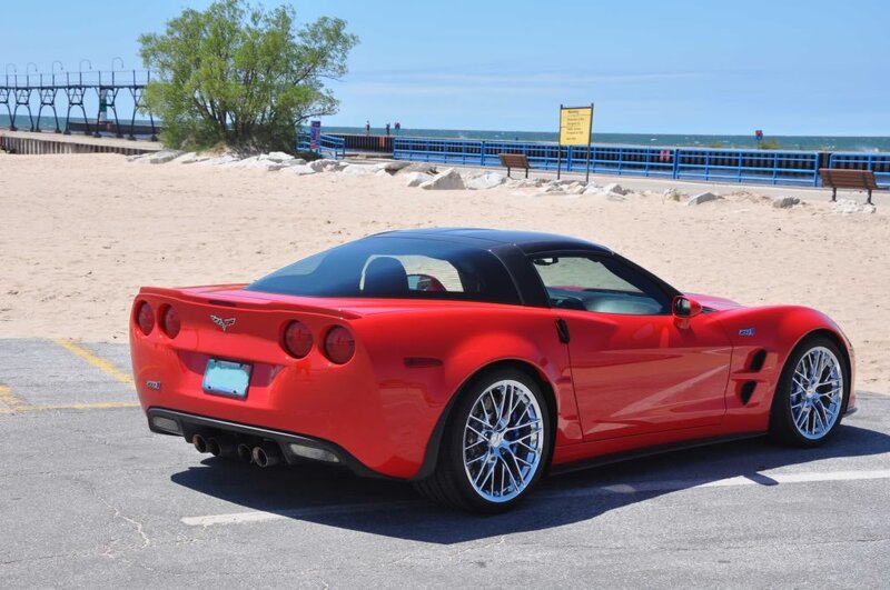 Red Corvette C6 Zr1