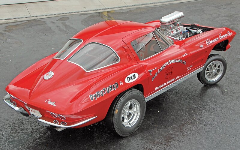 Red Corvette race car