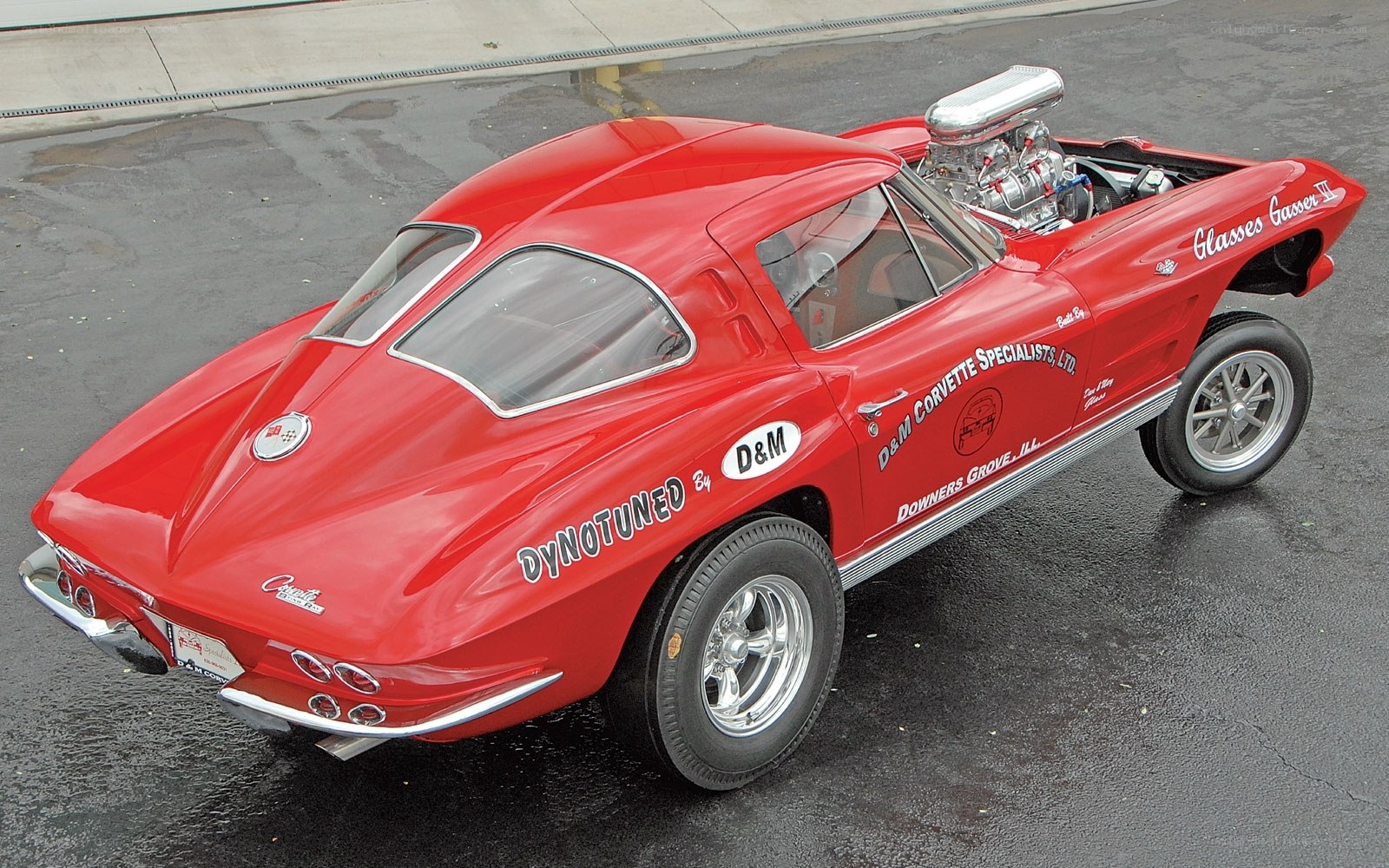 Red Corvette race car