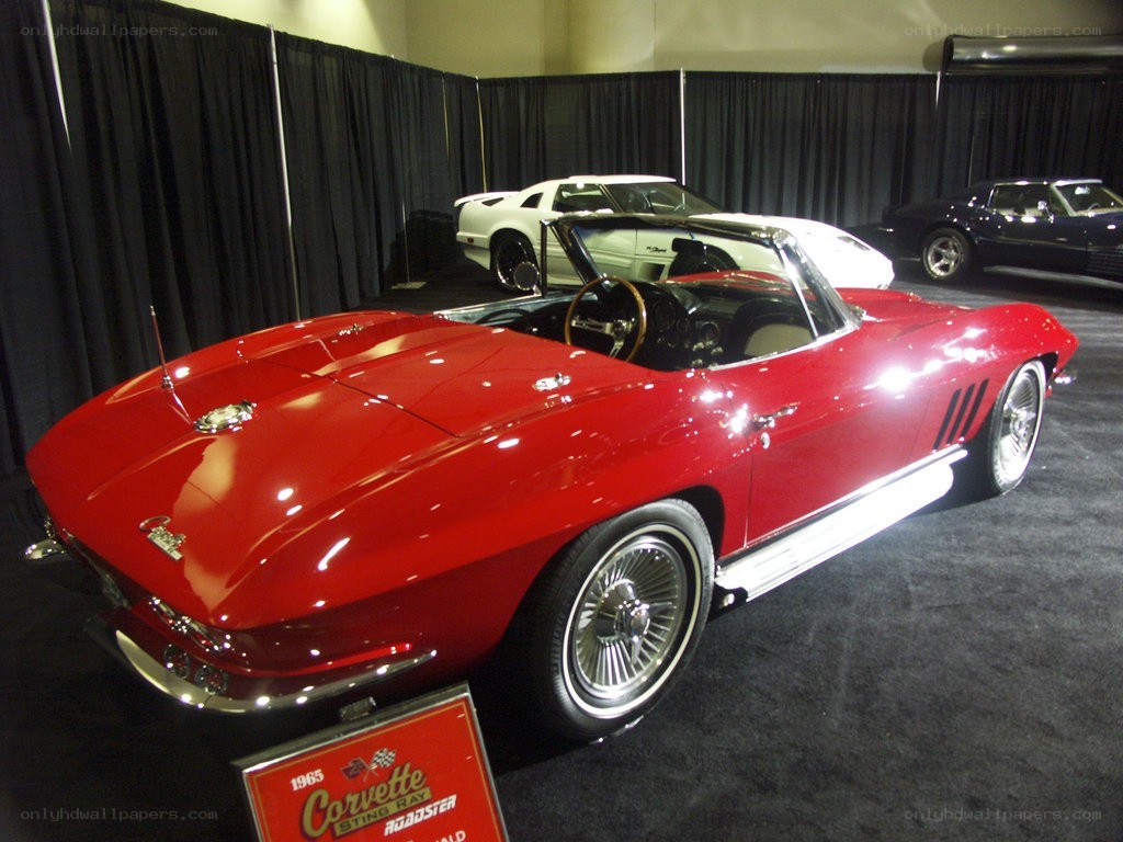 Red Corvette Sting Ray at show