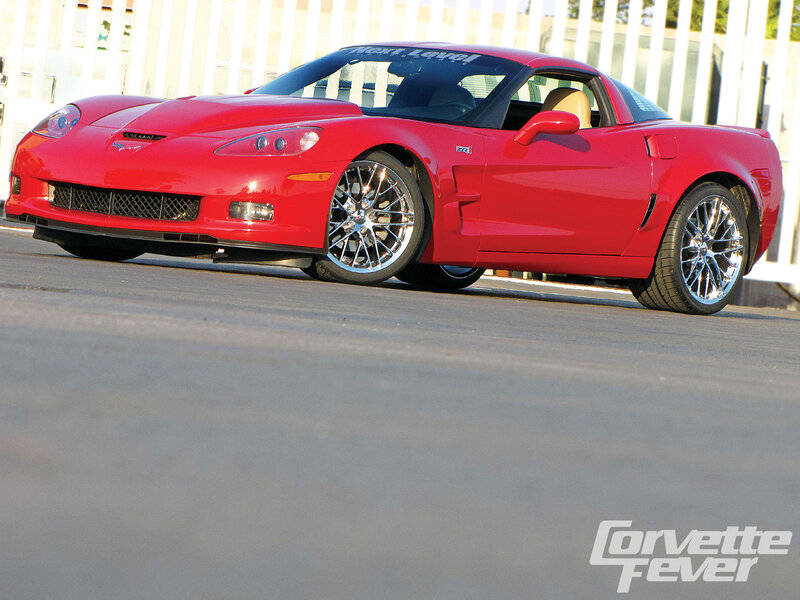 Red Corvette Zr1 — Dynamic