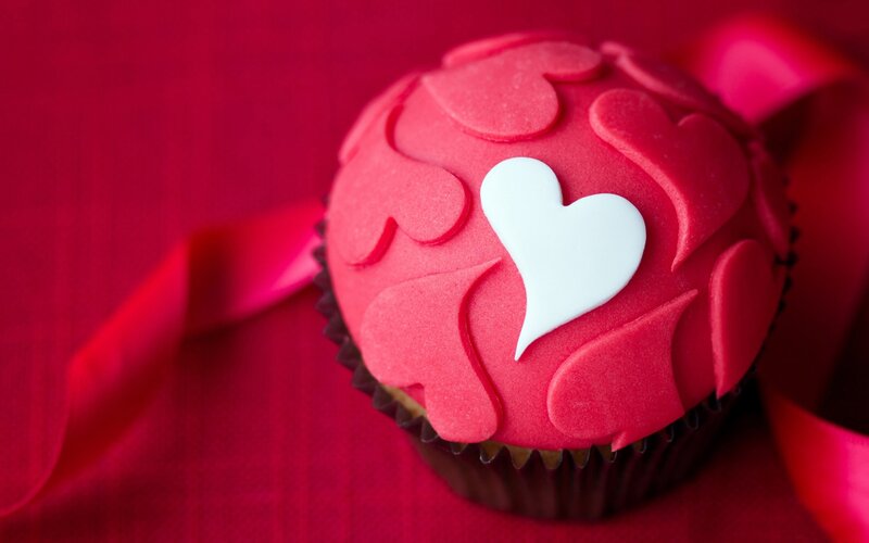 Red Cupcake with Heart — Romantic, Photograph