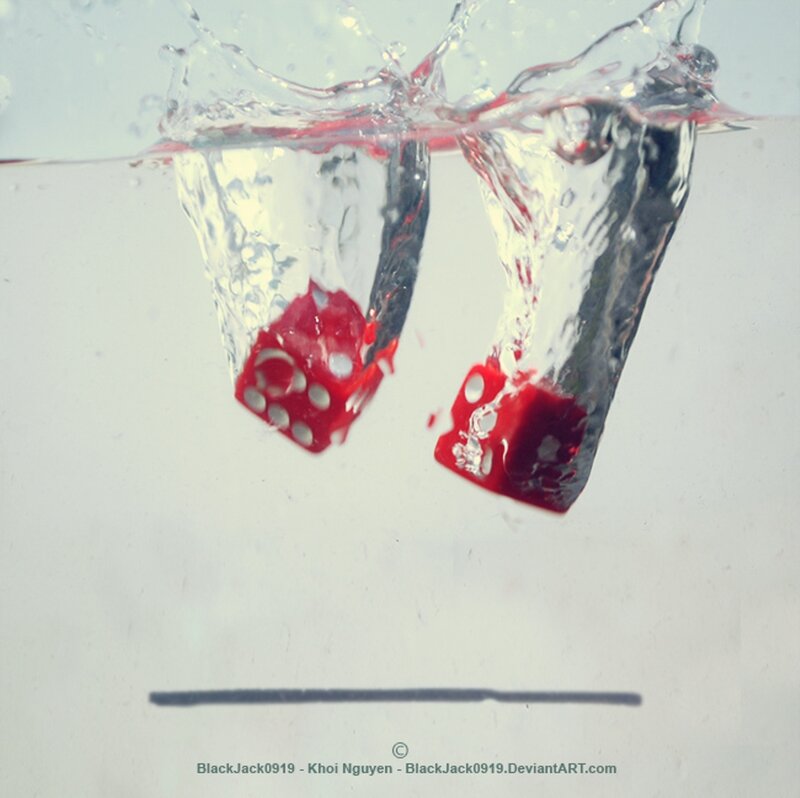 Red Dice in Water — Dynamic
