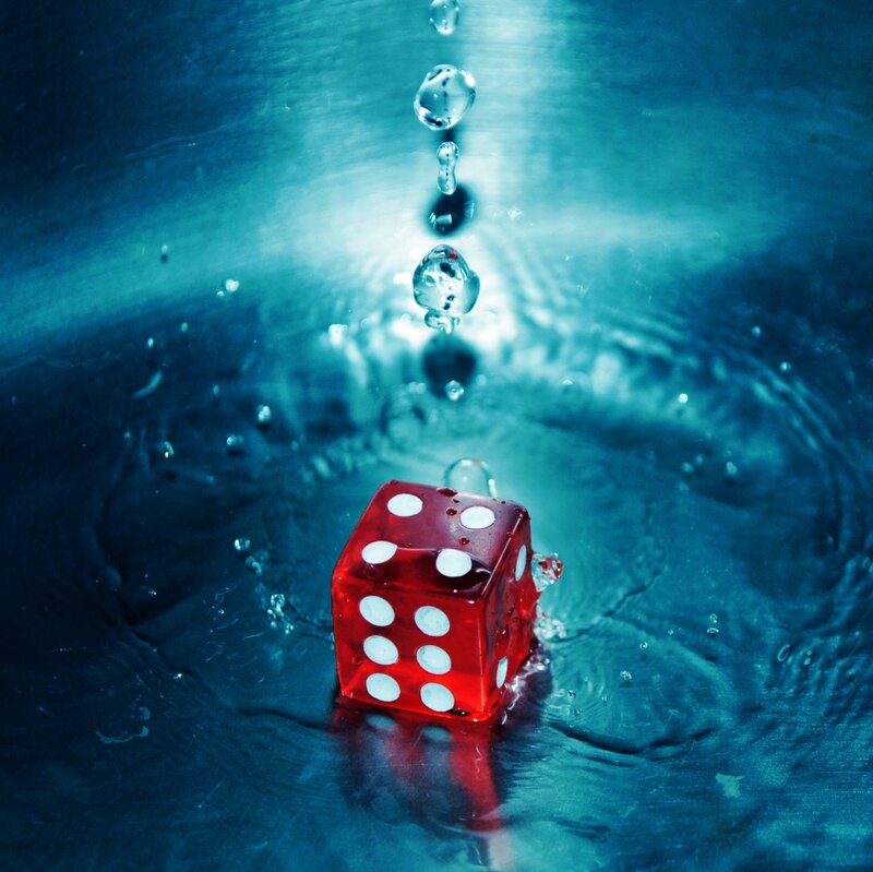 Red Die in Water — Blue